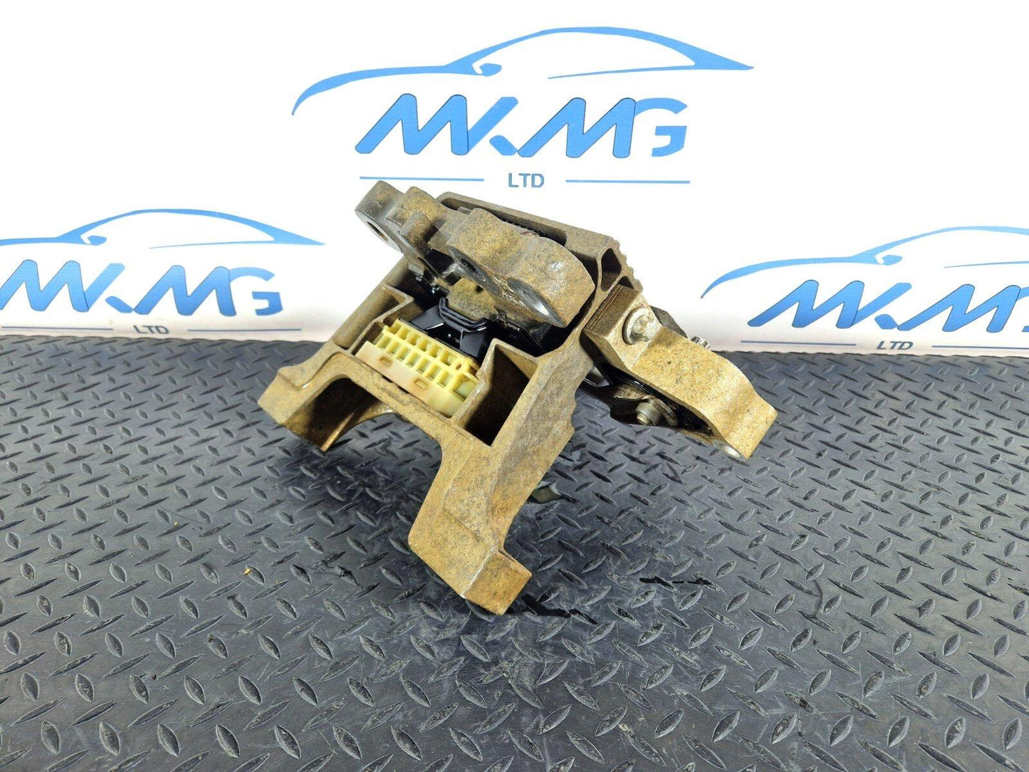 18-ON MERCEDES BENZ SPRINTER W910 FWD OM651.958 ENGINE MOUNT BRACKET A9102410000