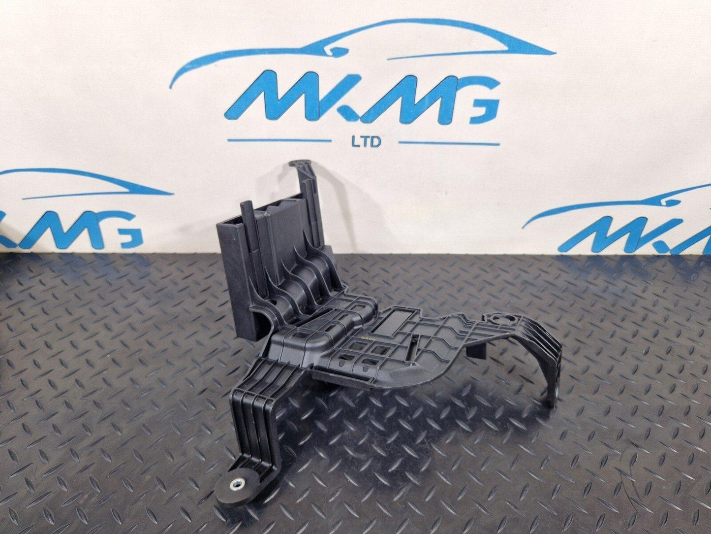 14-21 MERCEDES-BENZ C250D W205 FUSE BOX RELAY MODULE UNIT BRACKET A2055452940