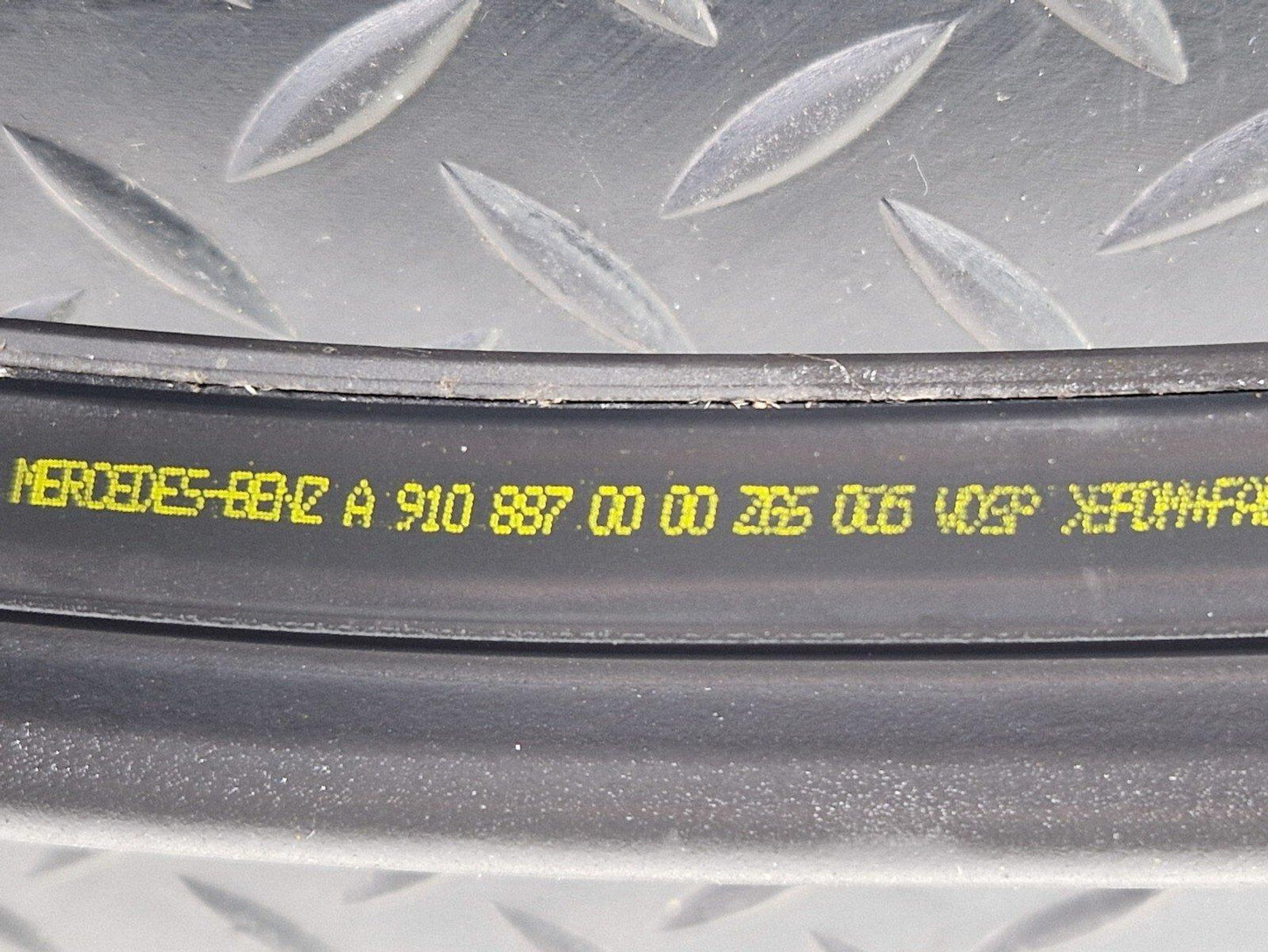 18-ON MERCEDES BENZ SPRINTER W907 W910 BONNET RUBBER SEAL A9108870000