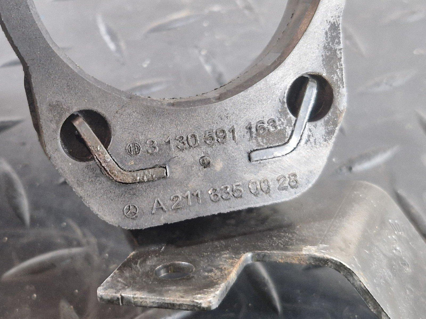 16-22 MERCEDES BENZ X253 GENUINE CIRCULATION PUMP HOLDER A2535011100