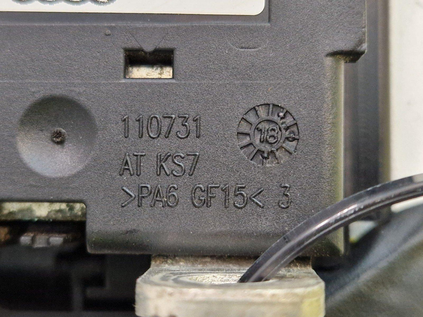 16-19 AUDI A4 B9 SPORT FUSE BOX POWER DISTRIBUTION CONTROL MODULE 8W0941824AN
