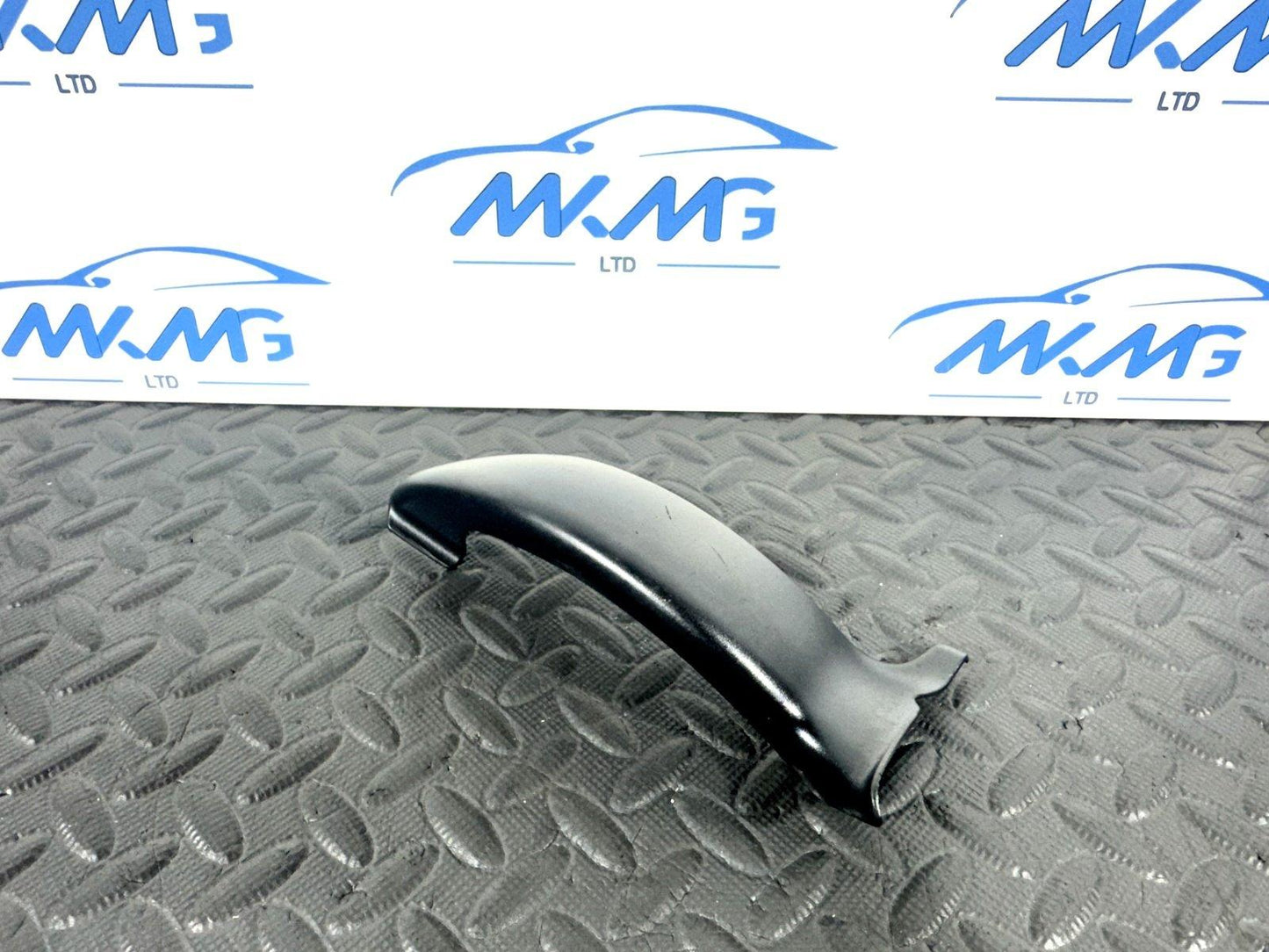 16-19 AUDI A4 B9 AVANT GENUINE REAR RIGHT BOOT HINGE COVER 8W9827280