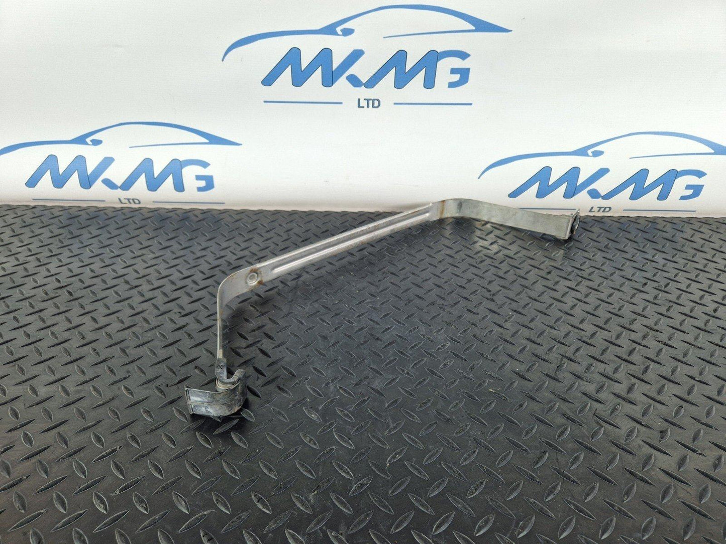 14-21 MERCEDES BENZ C200 W205 FUEL TANK BRACKET MOUNT HOLDER A2054700040
