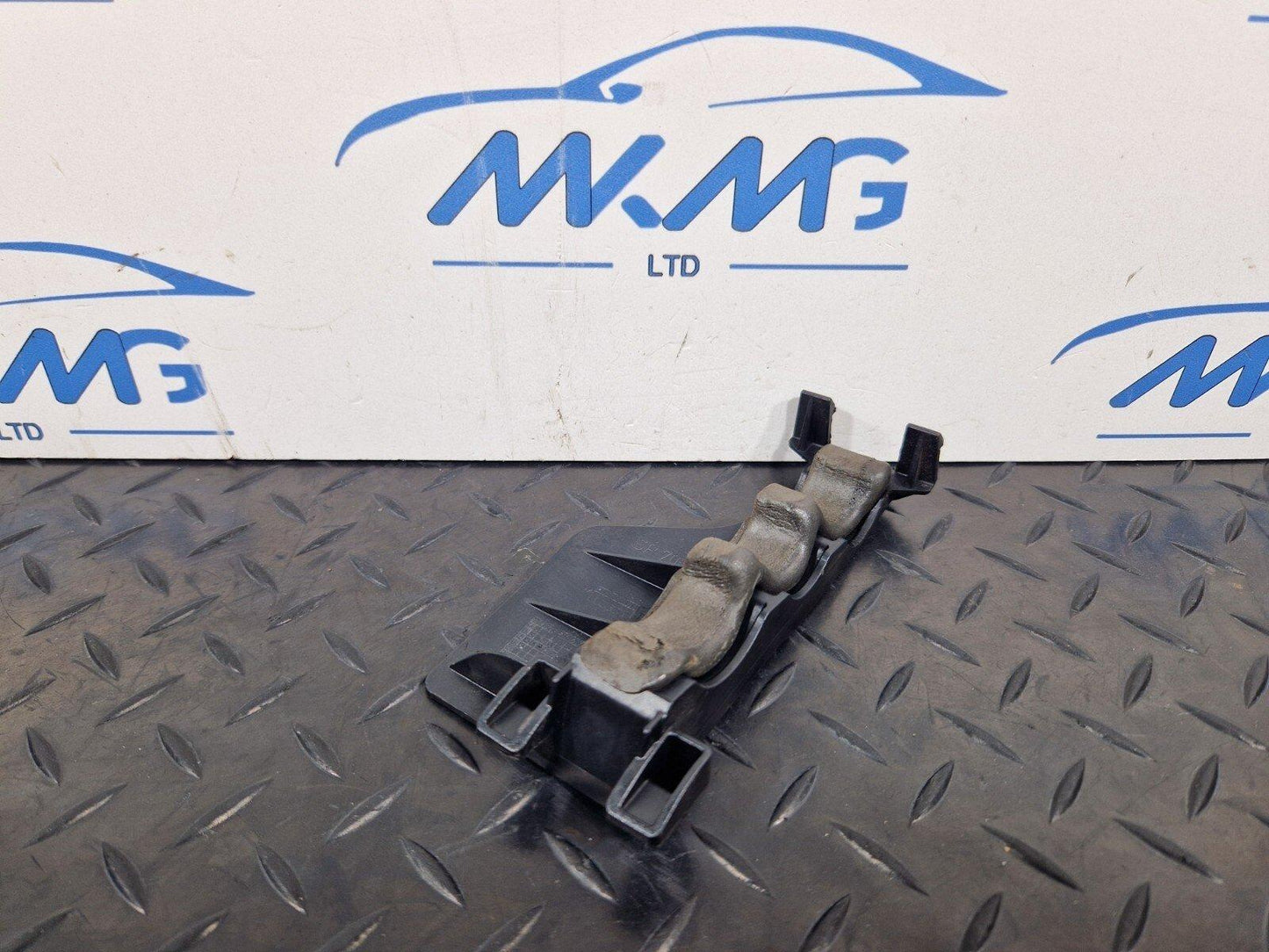 14-21 MERCEDES-BENZ C-CLASS C250D W205 GENUINE PIPE HOLDING BRACKET A2058310798