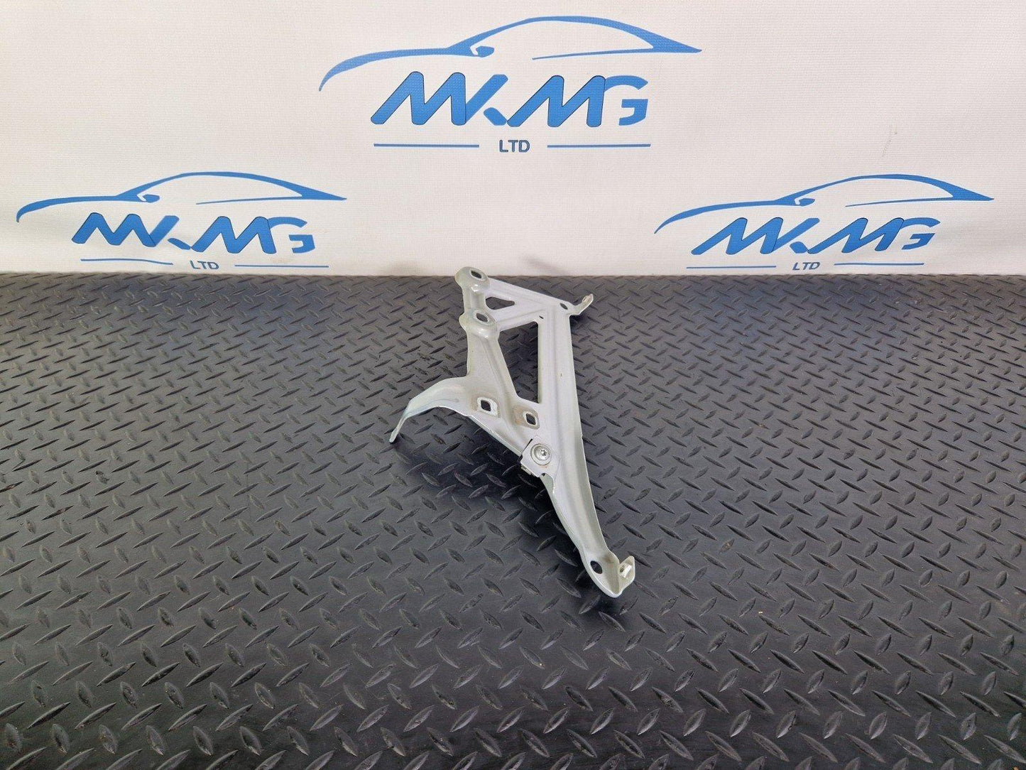 16-22 BMW X1 F48 GENUINE FRONT LEFT PASSENGER SIDE WING BRACKET MOUNT 7329447