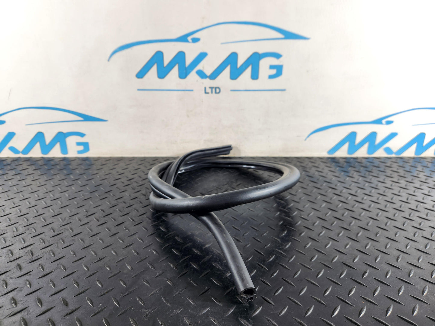 BMW 118i F40 Hatchback Genuine Engine Hood Rear Sealing Bonnet Rubber 7450916