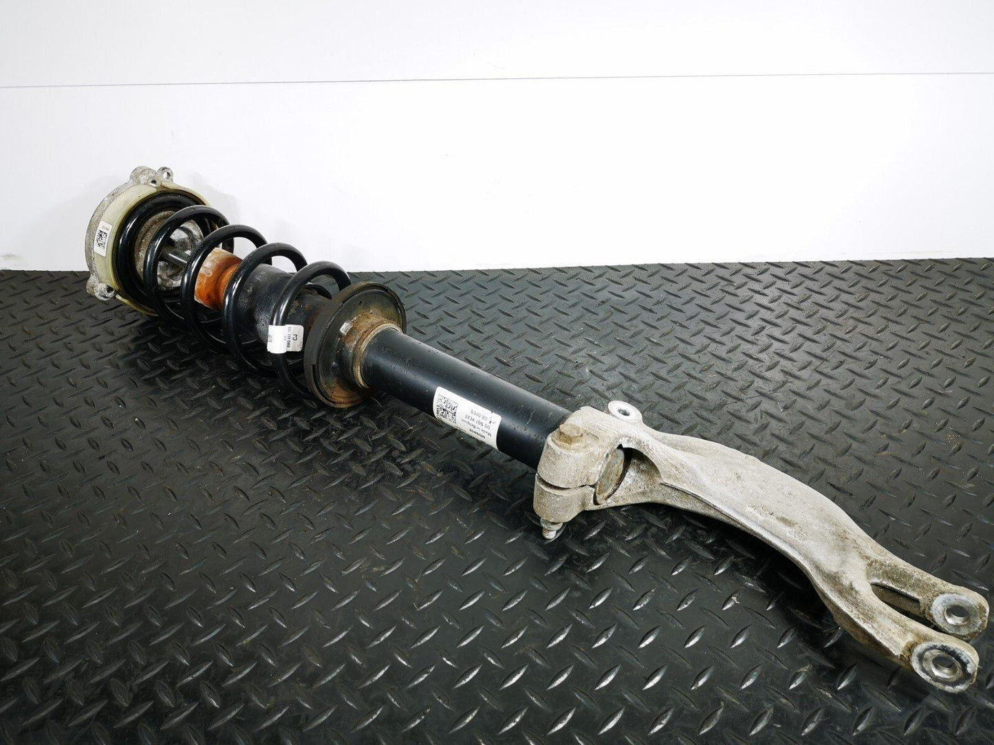 16-19 AUDI A4 B9 GENUINE FRONT RIGHT O/S SHOCK ABSORBER 8W0413031T 8W0031T