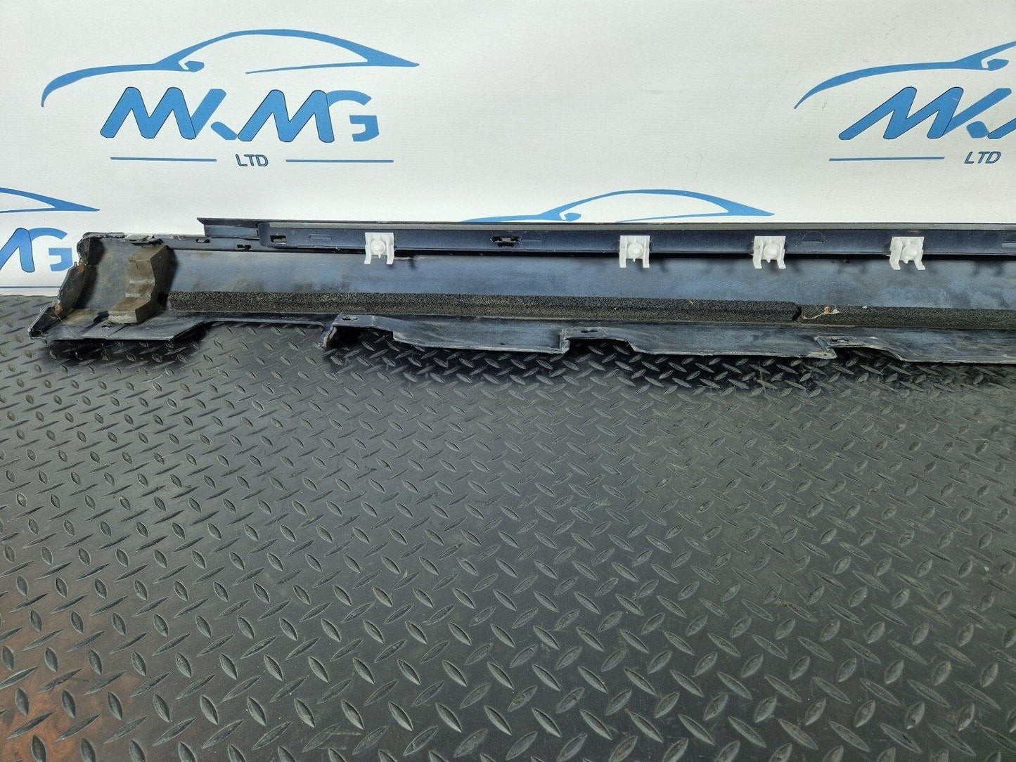10-17 AUDI A8 4H RIGHT O/S LOWER SILL SKIRT COVER TRIM IN BLUE 4H0853860D
