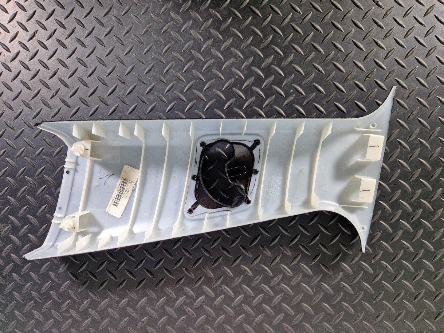 10-13 BMW X5 E70 LCI GENUINE UPPER RIGHT O/S B COLUMN TRIM 7129752