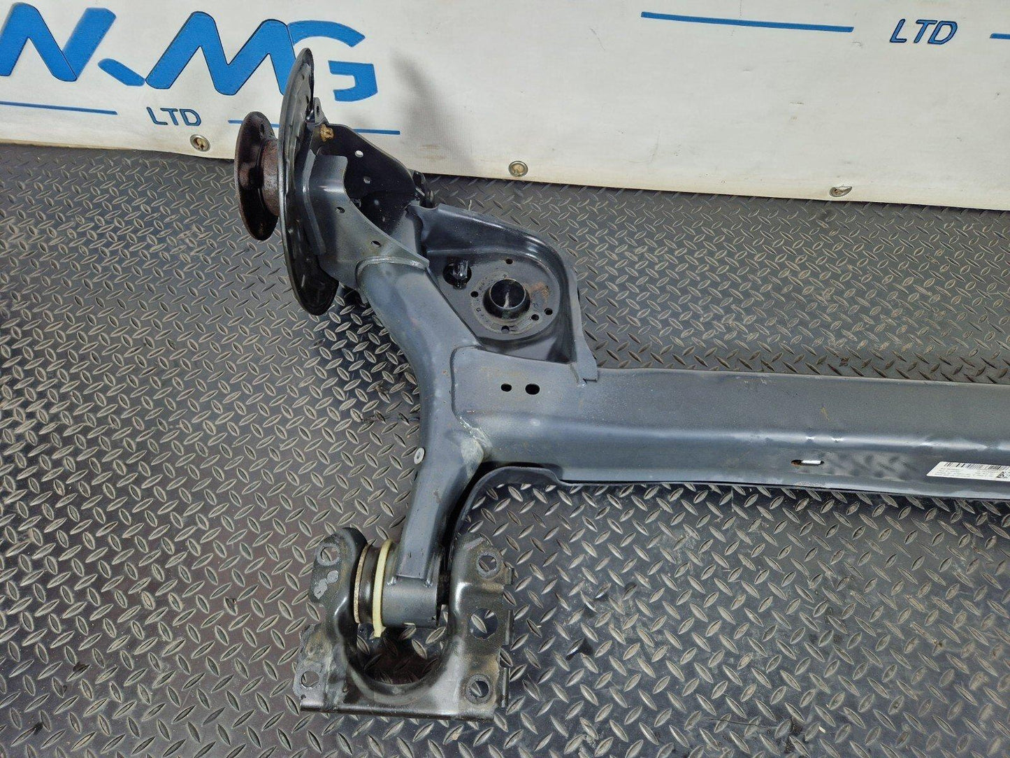 19-ON MERCEDES CLA E250e C118 GENUINE REAR AXLE WITH WHEEL BEARING 11858413000
