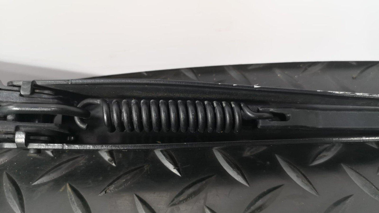 MERCEDES A-CLASS W177 V177 FRONT LEFT PASSENGER SIDE WINDSCREEN WIPER ARM *B114