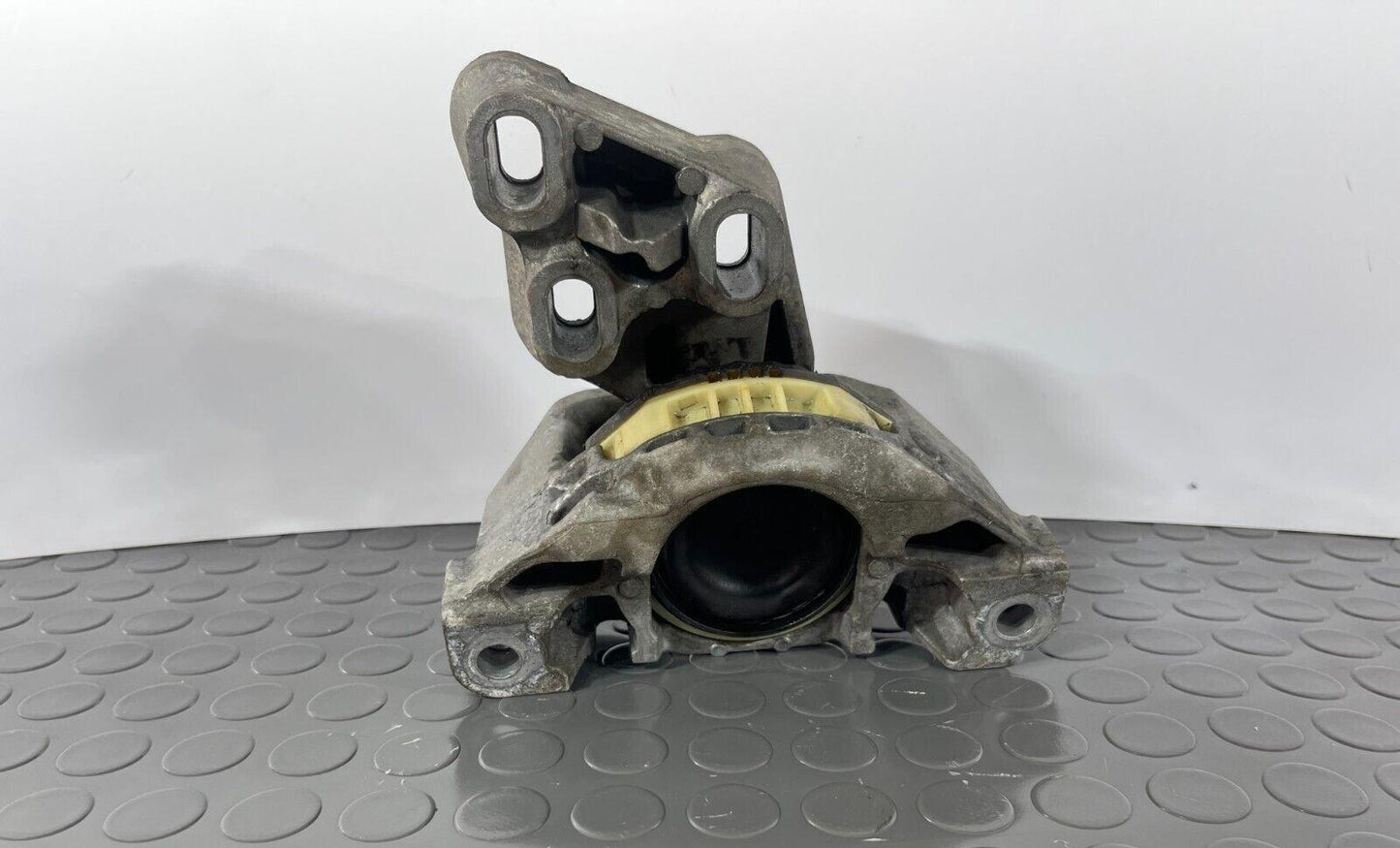 12-18 MERCEDES A B-CLASS W176 W246 LEFT ENGINE MOUNT A2462400217