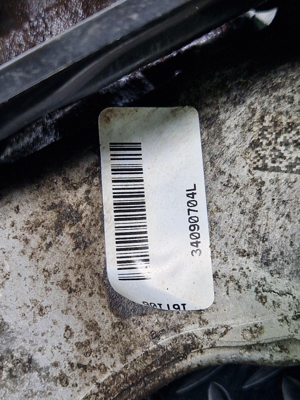 14-21 MERCEDES BENZ C200 W205 REAR LEFT PASSENGER SIDE WHEEL HUB A2055467380