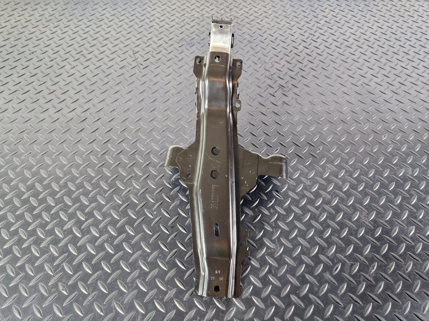 18-ON MERCEDES BENZ A CLASS W177 OEM BATTERY MOUNT HOLDER BRACKET A1776203400