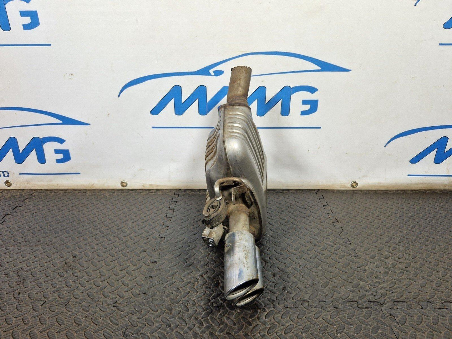 AUDI A4 B9 REAR EXHAUST BOX 8W0253611D BY32061419CZ