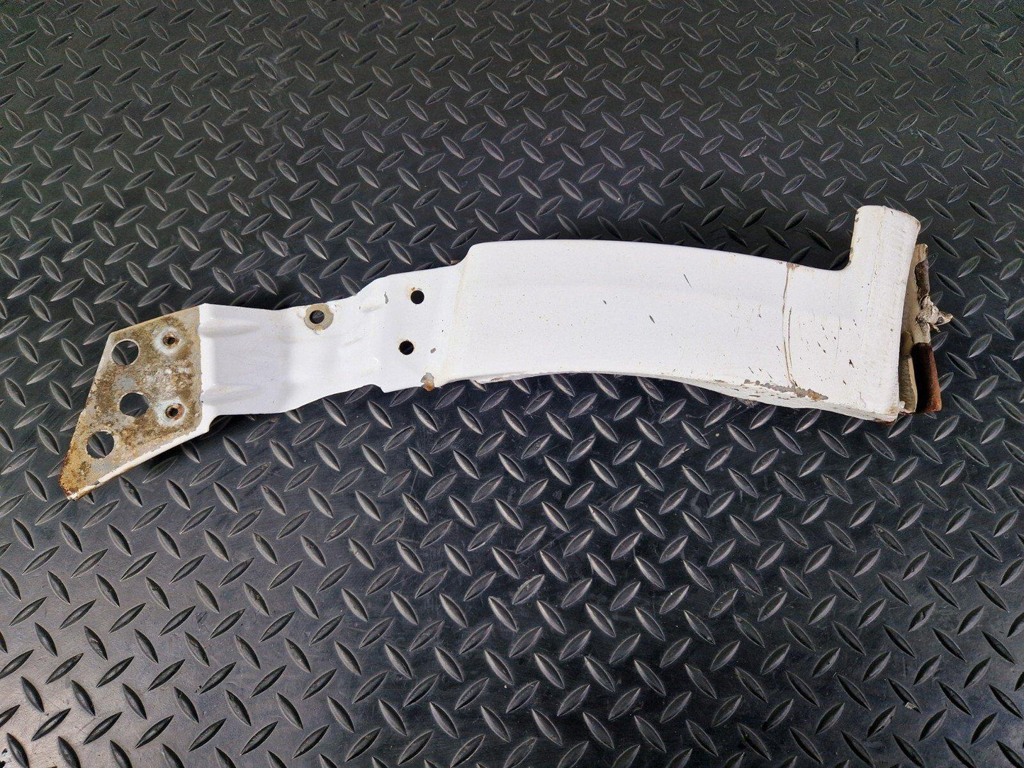 18-ON MERCEDES BENZ SPRINTER  W907 FRONT LEFT WING STRIP A9108810200