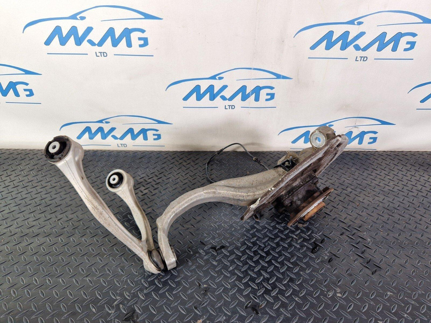 14-21 MERCEDES BENZ C200 W205 FRONT HUB RIGHT DRIVER SIDE A2052200
