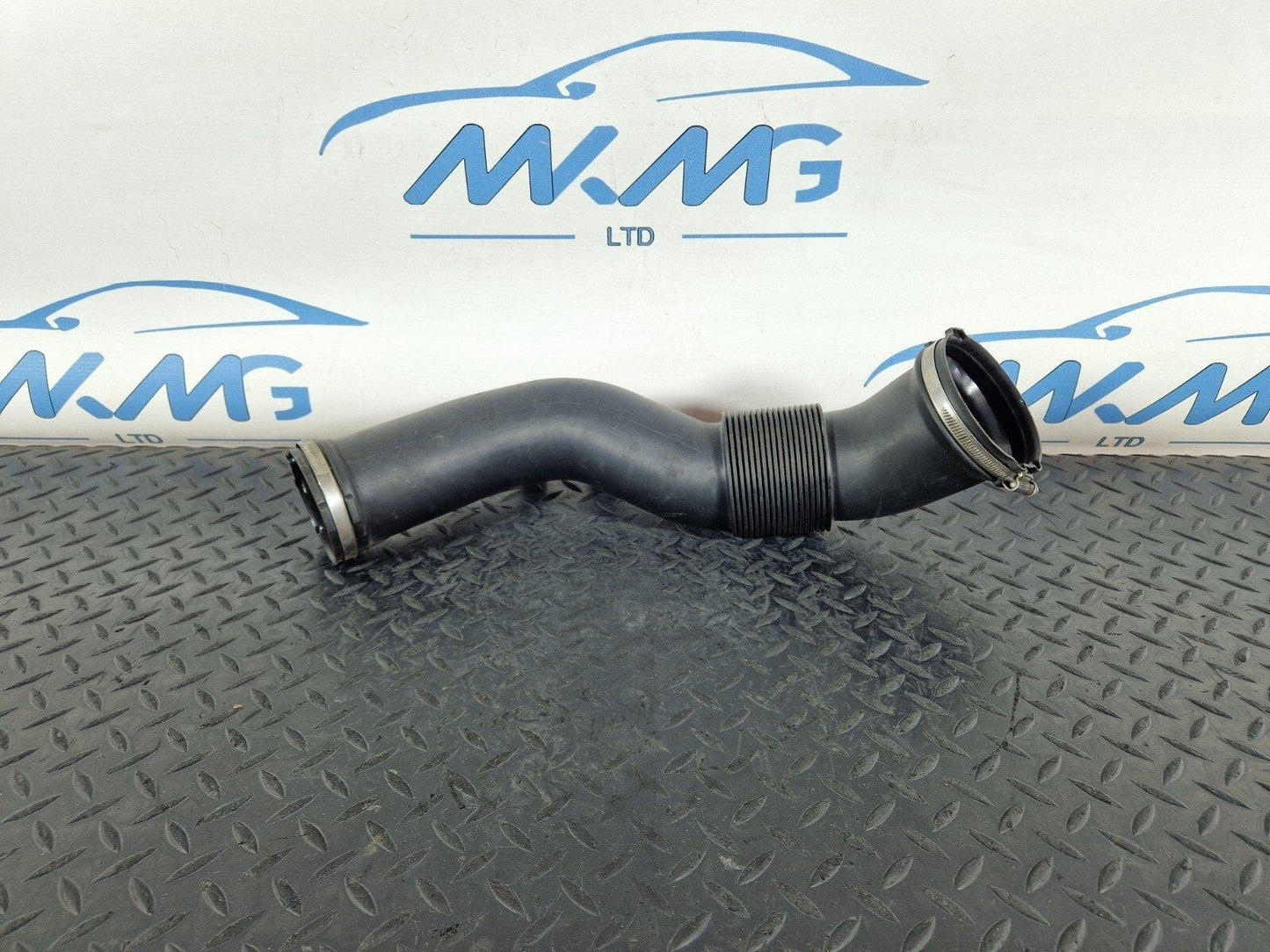 10-17 AUDI A8 4H AIR INTAKE PIPE TUBE HOSE DUCT 4H0129616G