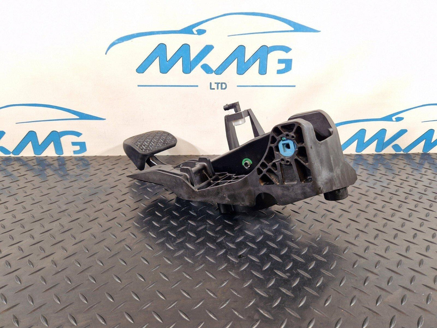 18-ON MERCEDES BENZ A CLASS W177 GENUINE AUTO GENUINE BRAKE PEDAL A2472900100
