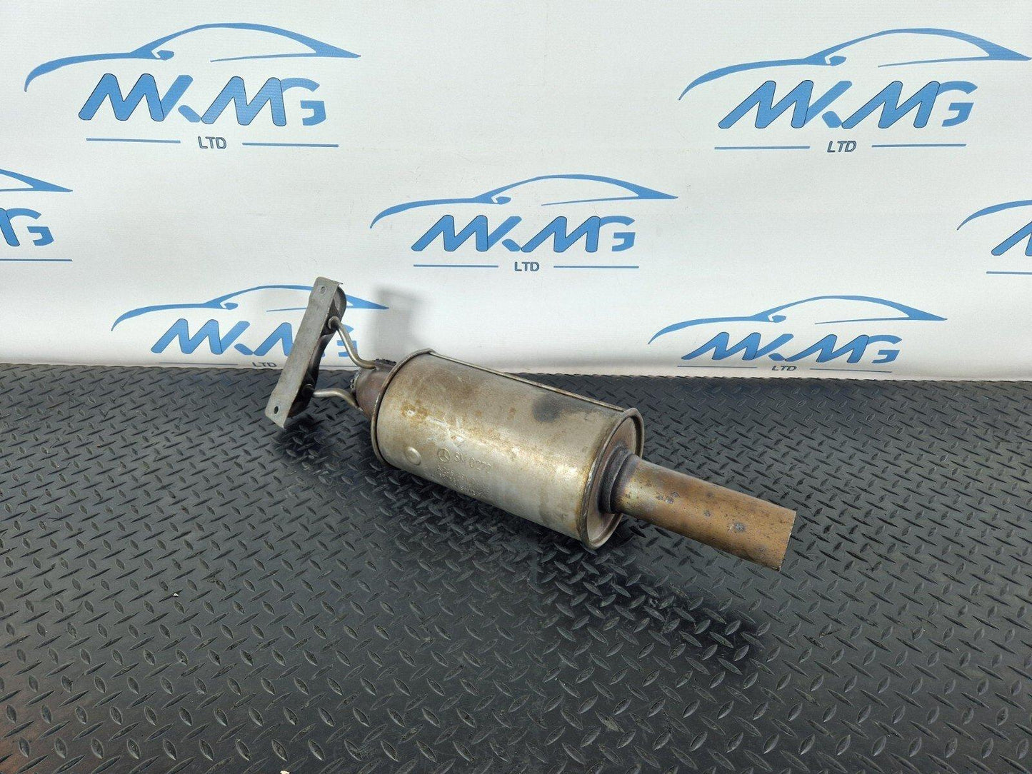 13-19 MERCEDES BENZ CLA C117  GENUINE EXHAUST CENTER SECTION A2464910400