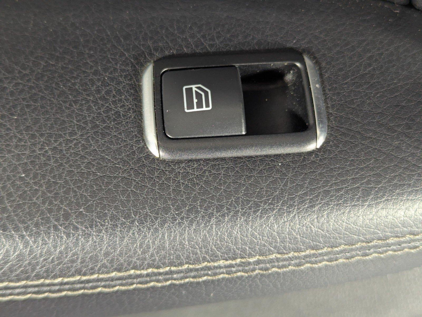 11-19 MERCEDES BENZ ML W166 GENUINE FRONT LEFT  DOOR CARD