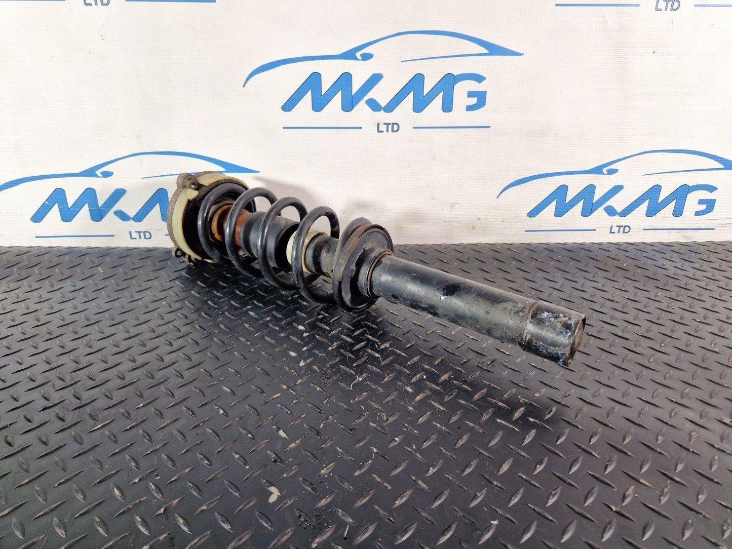 16-19 AUDI A4 B9 FRONT SHOCK ABSORBER FITS LEFT & RIGHT SIDES 8W0413031AA