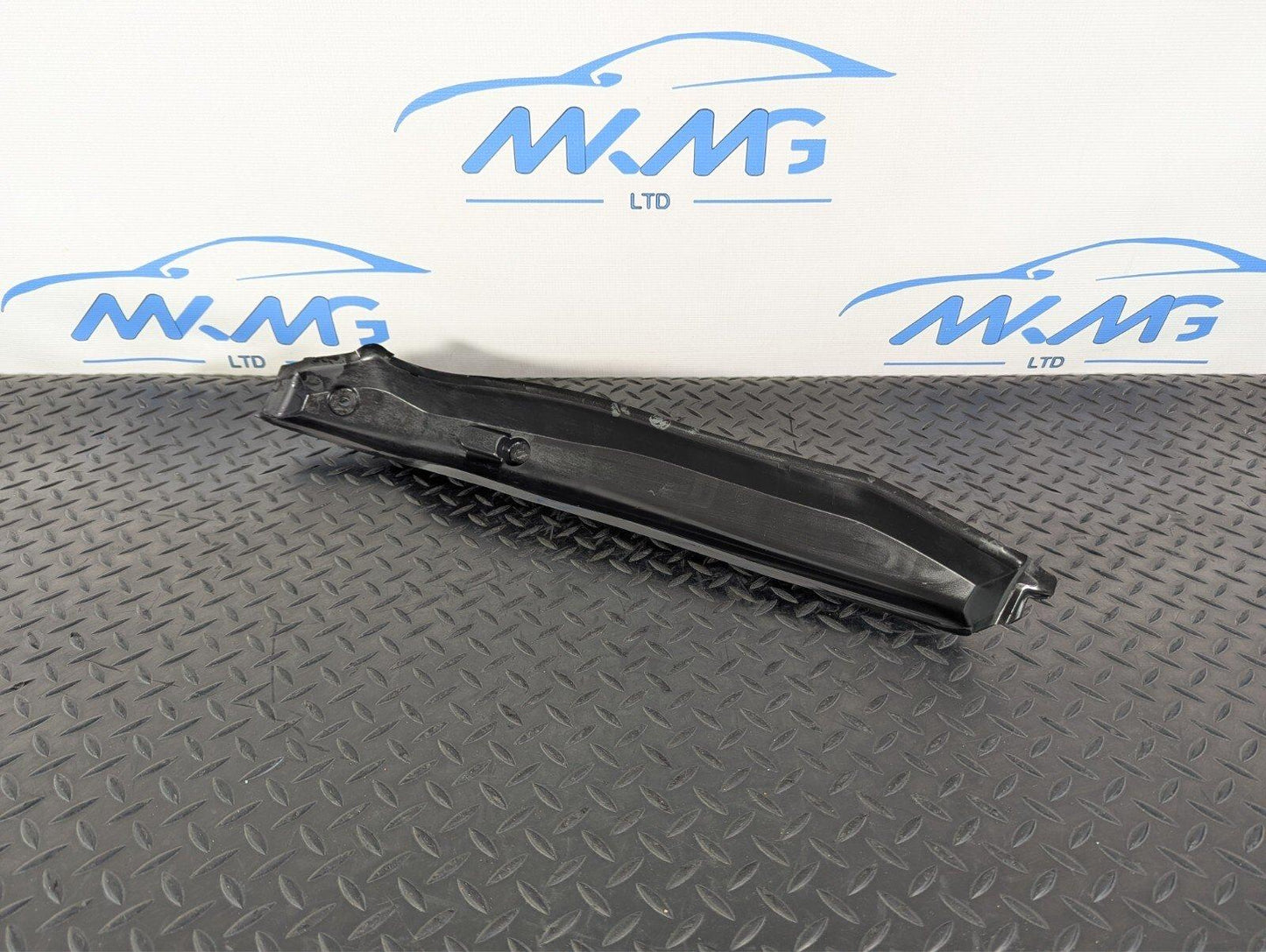 13-19 MERCEDES BENZ CLA W117 C117 FRONT RIGHT FENDER RUBBER SEAL A1178890225