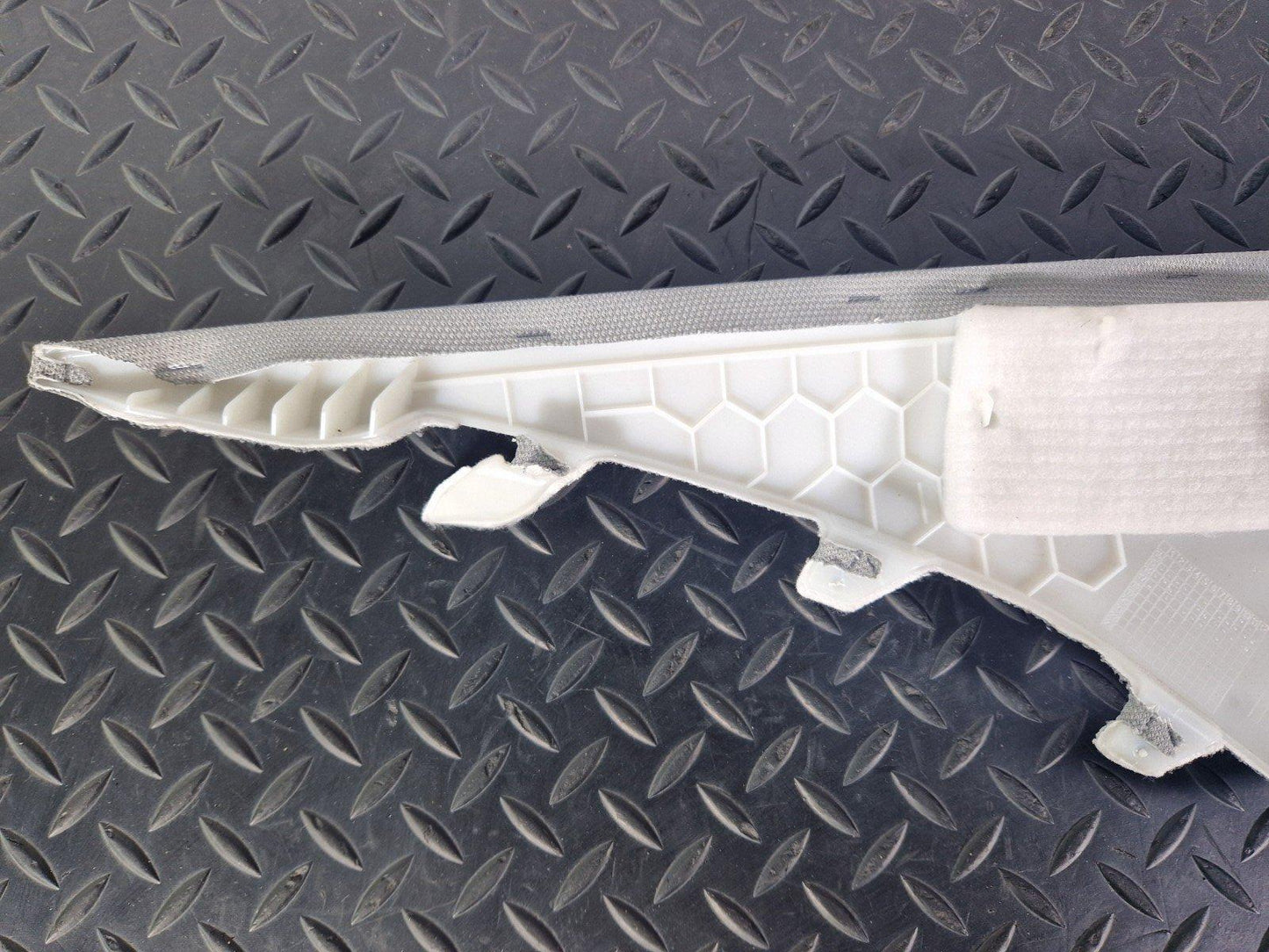 16-19 AUDI A4 B9 GENUINE OEM REAR RIGHT C-PILLAR TRIM 8W5867246B