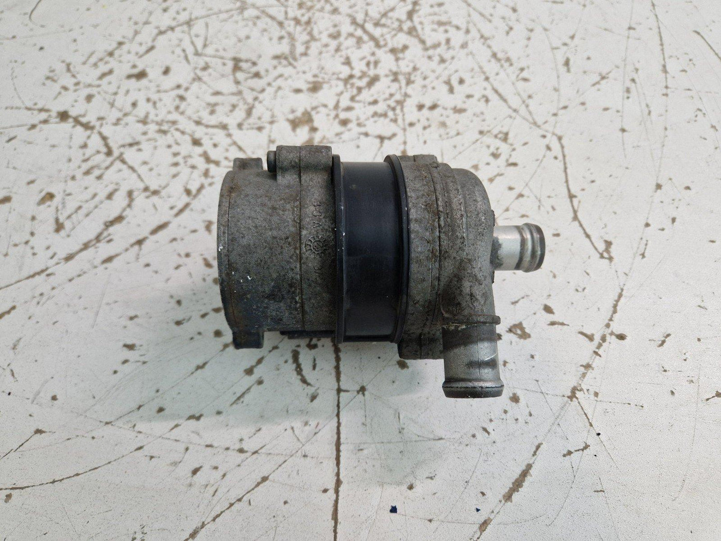 16-19 AUDI A4 B9 GENUINE COOLANT PUMP & BRACKET 8W0145879B 4H0965569A