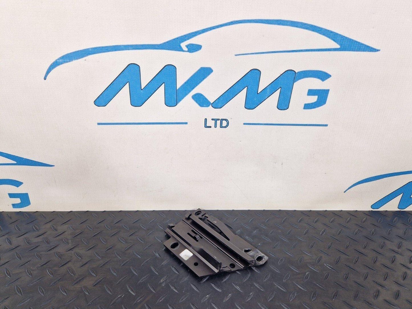 16-19 AUDI A4 B9 OEM LEFT FRONT BONNET HOOD LOCK 8W0823185E