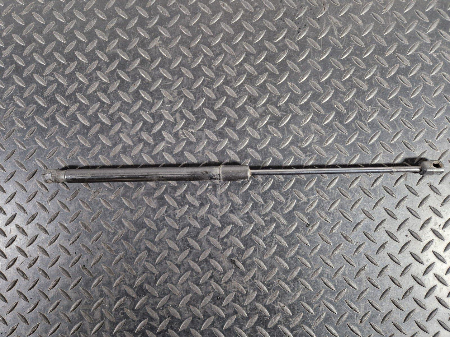 12-18 AUDI A6 C7 GENUINE OEM ORIGINAL REAR LIFT TAILGATE GAS STRUT 4G9827552A