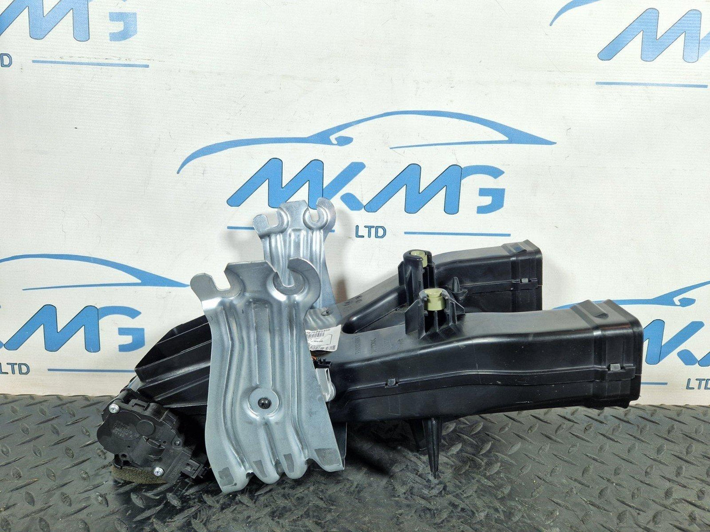 16-19 MERCEDES BENZ GLE W166 CENTER CONSOLE AIR FLOW VENT DUCT TUBE A1668301600