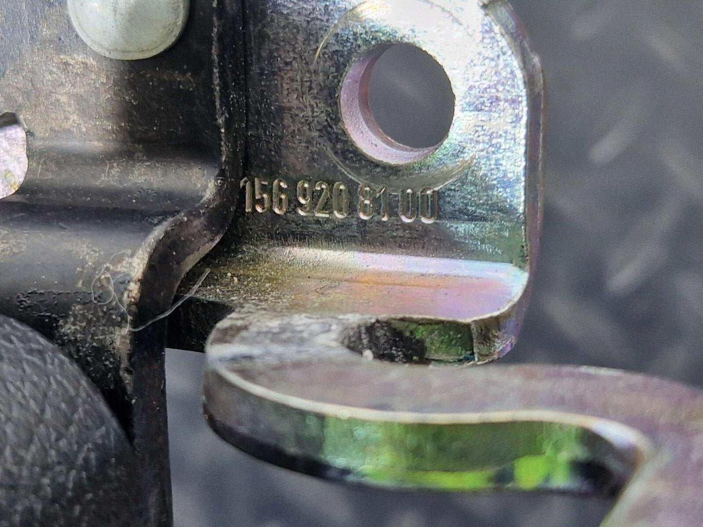 14-20 MERCEDES BENZ GLA X156 REAR BACKREST RETAINING LEFT BRACKET A1569208100