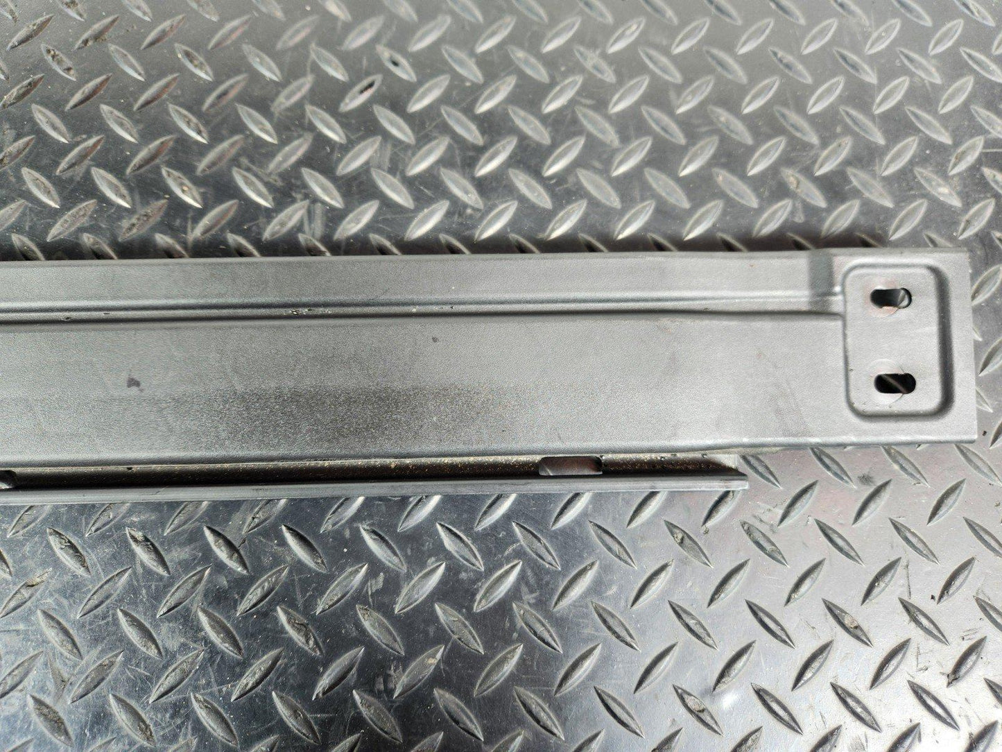 11-19 MERCEDES BENZ ML W166 REAR LEFT N/S BOOT FLOOR RAIL TRIM COVER A1666841131
