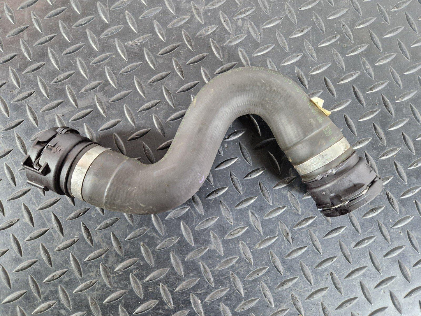 16-19 AUDI A4 AVANT B9 S-LINE GENUINE 3.0TDI CSW WATER COOLANT HOSE 8W0122101A