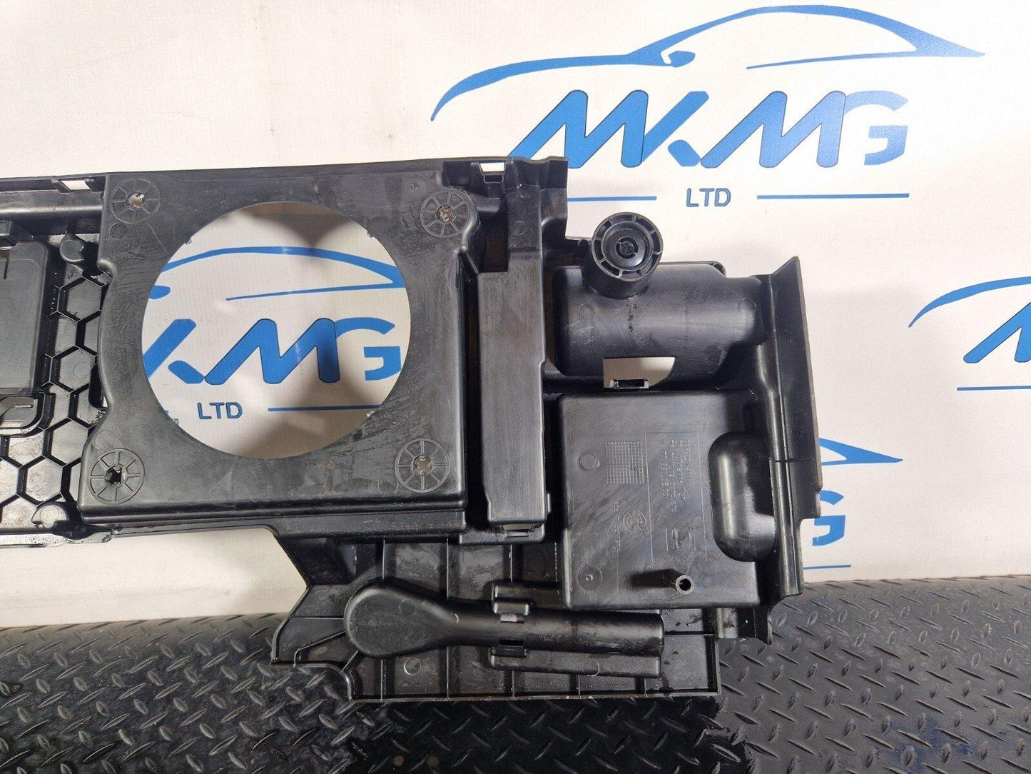 19-ON MERCEDES BENZ CLA C118 GENUINE BOOT TRIM TOOL KIT TRAY HOLDER A1778900800