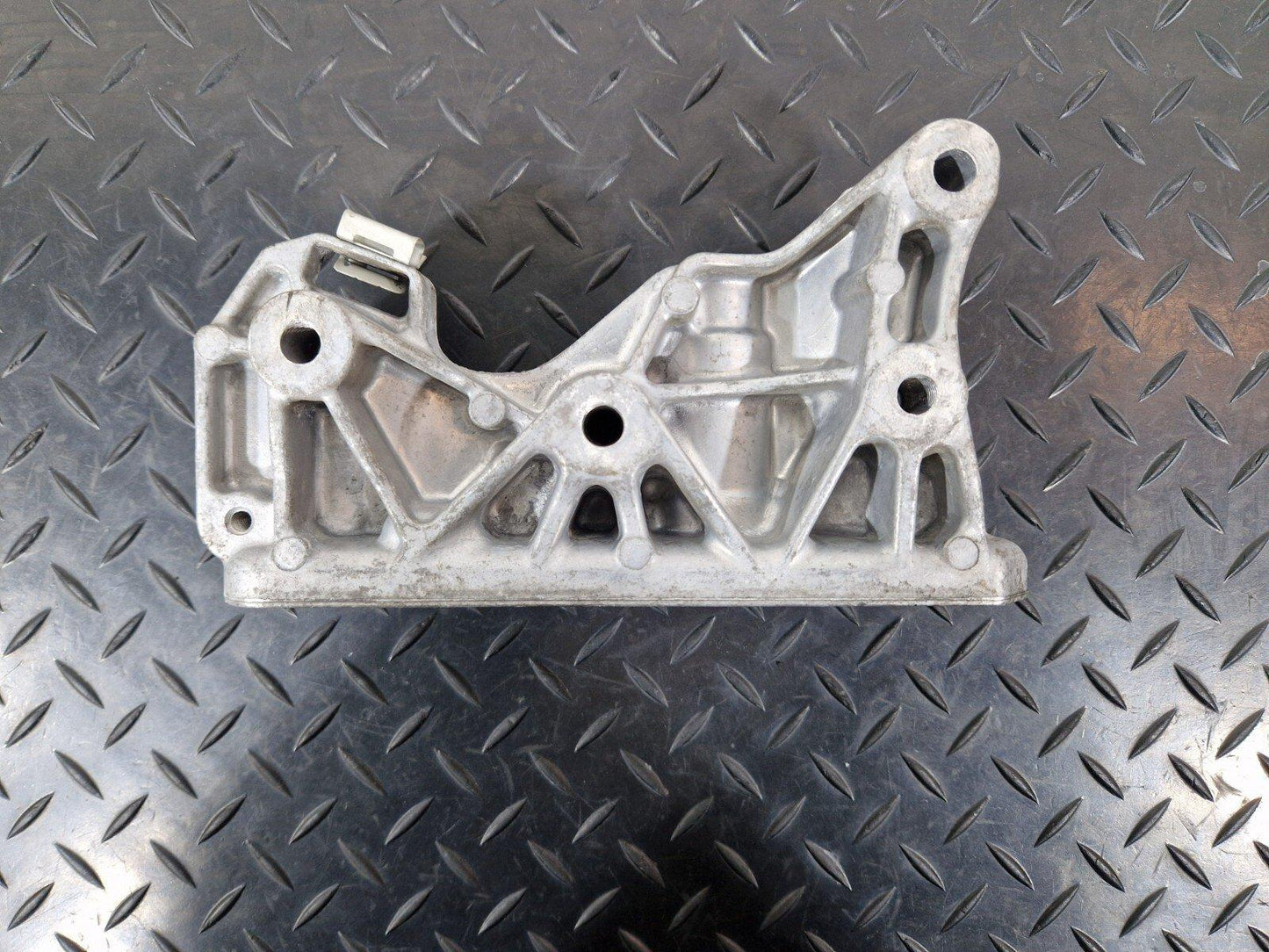 19-ON MERCEDES BENZ A CLASS W177 ENGINE CARRIER BRACKET MOUNT A6542230004