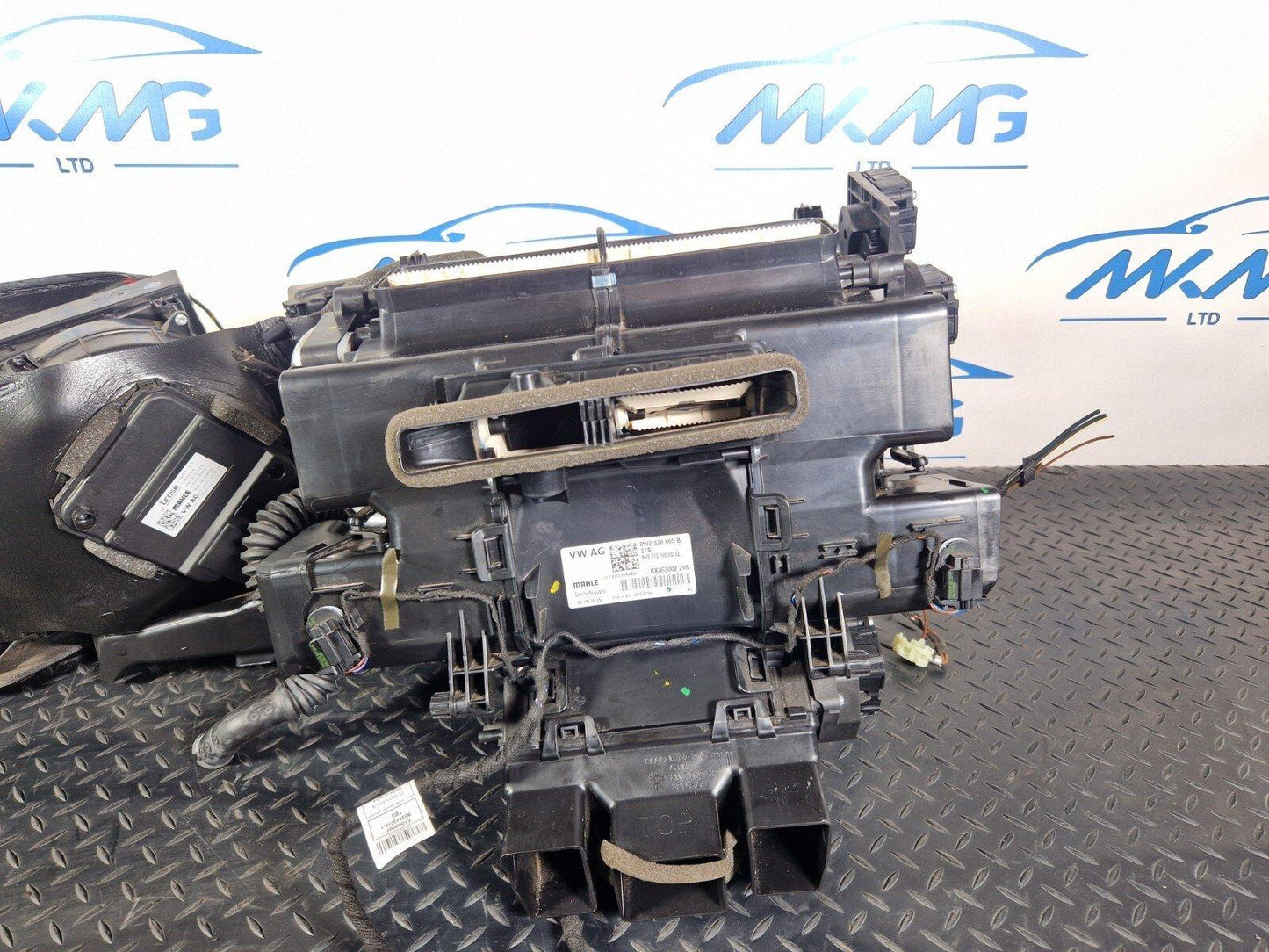 16-19 AUDI A4 B9 GENUINE FRONT DASH HEATER MATRIX 8W2820005B