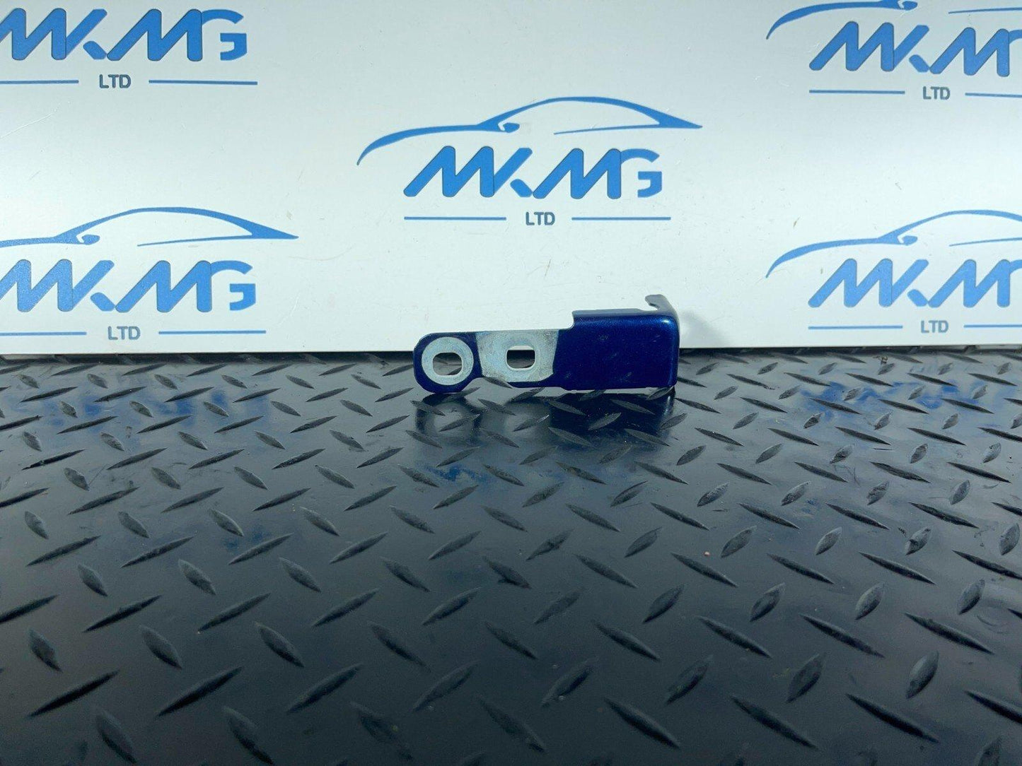 16-23 AUDI A5 F5 SPORTBACK S-LINE  WING FENDER BRACKET FRONT RIGHT 8W6821434