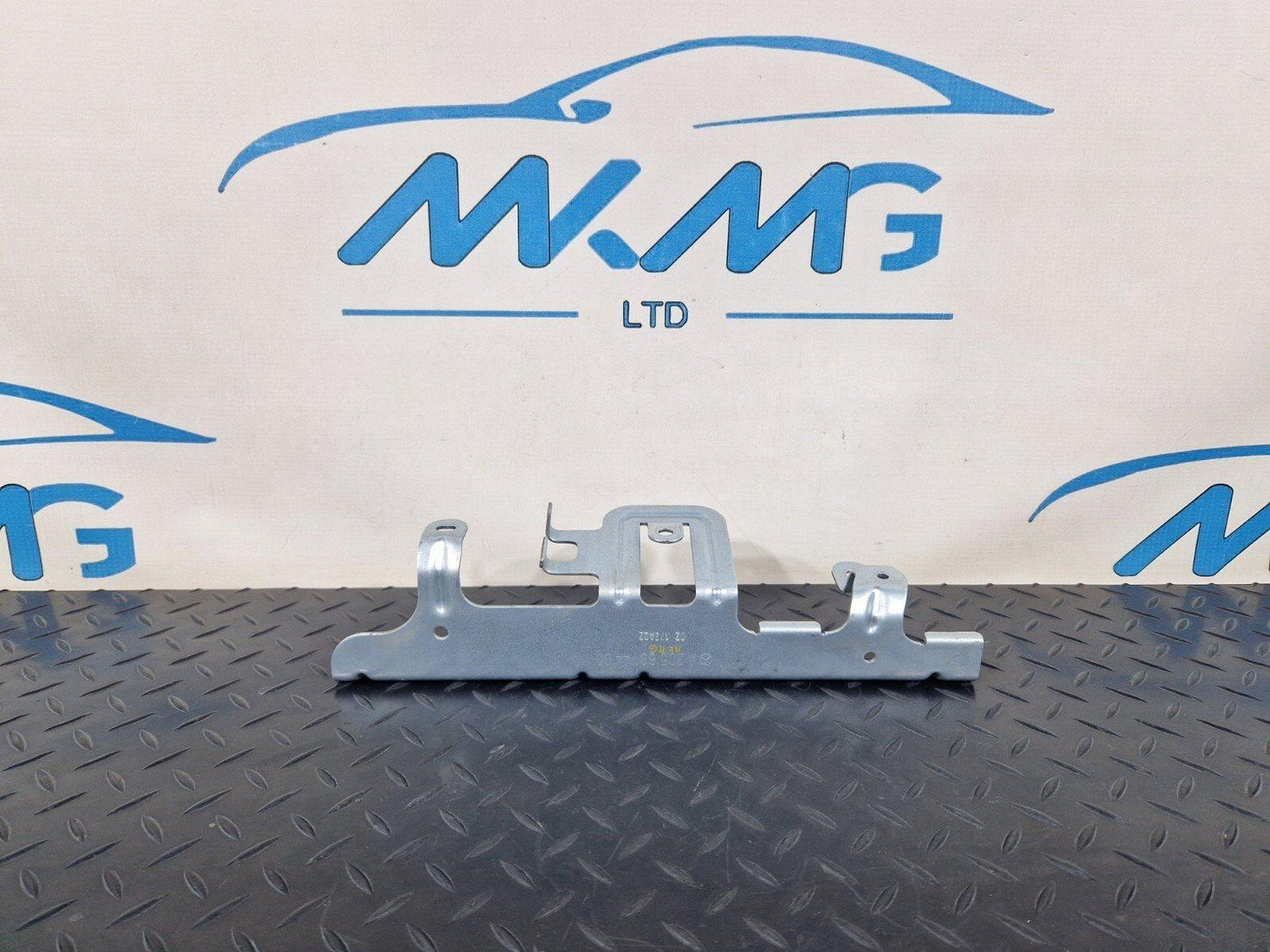 14-21 MERCEDES BENZ C200d W205 GENUINE RIGHT SIDE O/S BOOT BRACKET A2056914400