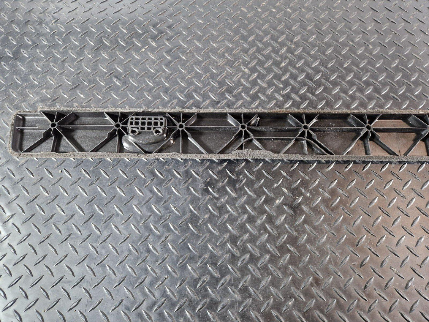 10-15 AUDI Q7 4L GENUINE REAR LEFT TRUNK BOOT SIDE TRIM PANEL 4L0861487
