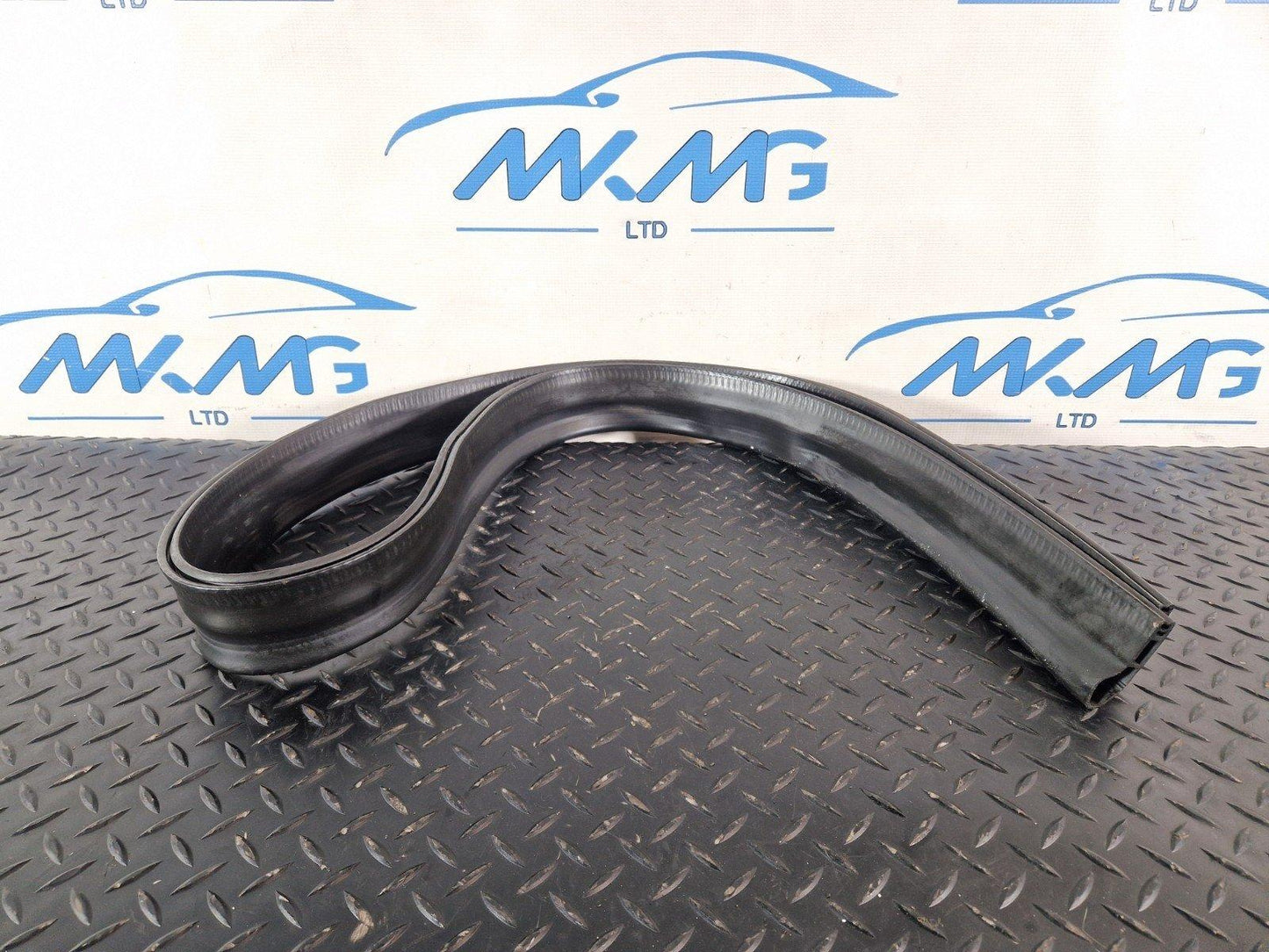 16-22 MERCEDES BENZ X253 ENGINE BAY RUBBER SEAL A2538315900