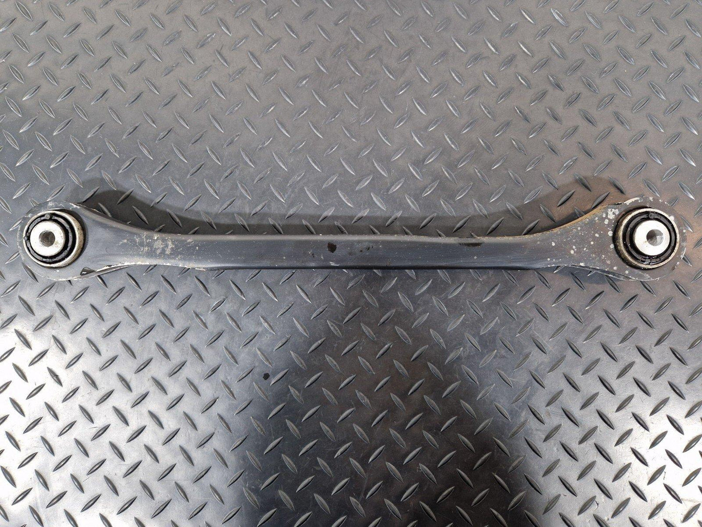 16-19 AUDI A4 B9 GENUINE OEM REAR LEFT N/S TRAILING CONTROL ARM 8W0501529D