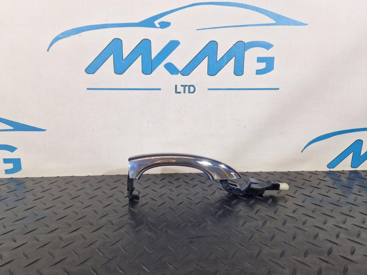 10-17 AUDI A8 4H LEFT N/S OUTER DOOR HANDLE IN BLUE FITS FRONT & REAR 4H0837205B