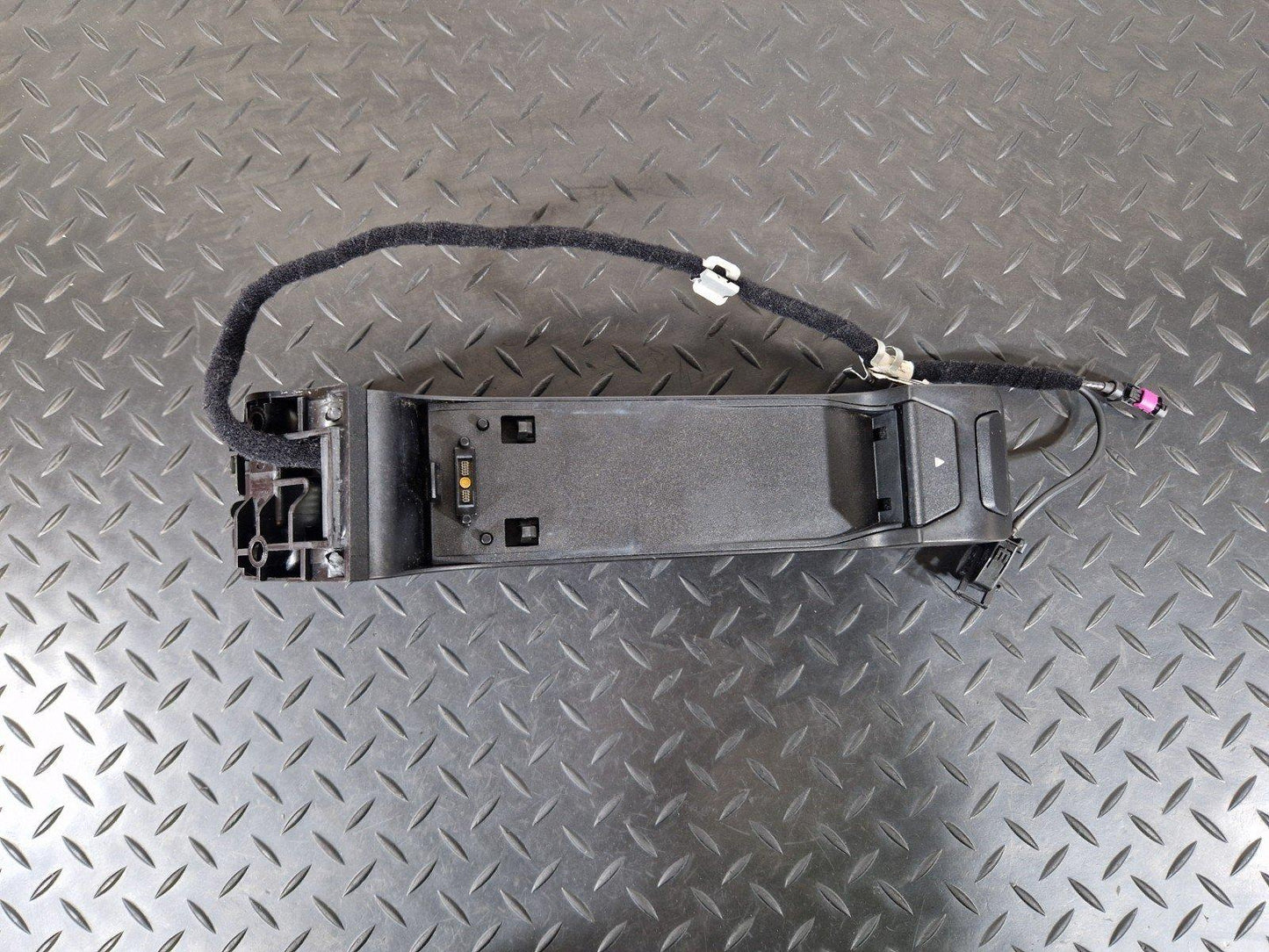 10-13 BMW X5 E70 LCI GENUINE BLUETOOTH ARMREST CRADLE SNAP 920194601