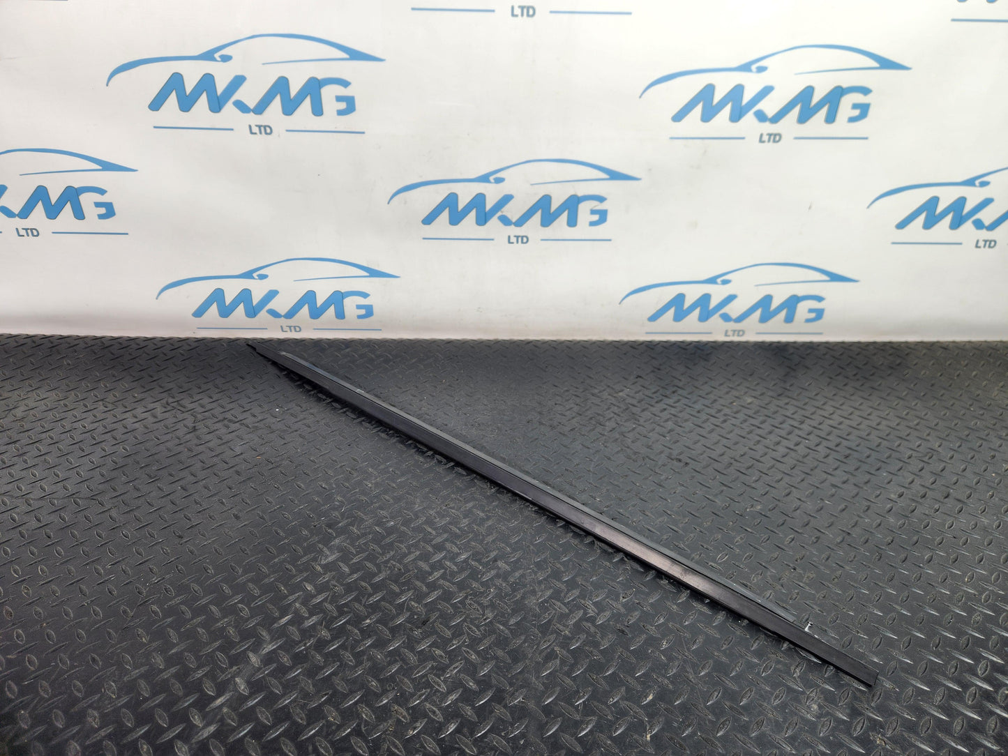 Land Rover Range Rover Evoque Front Right Outer Window Trim Strip K8D2201A38A