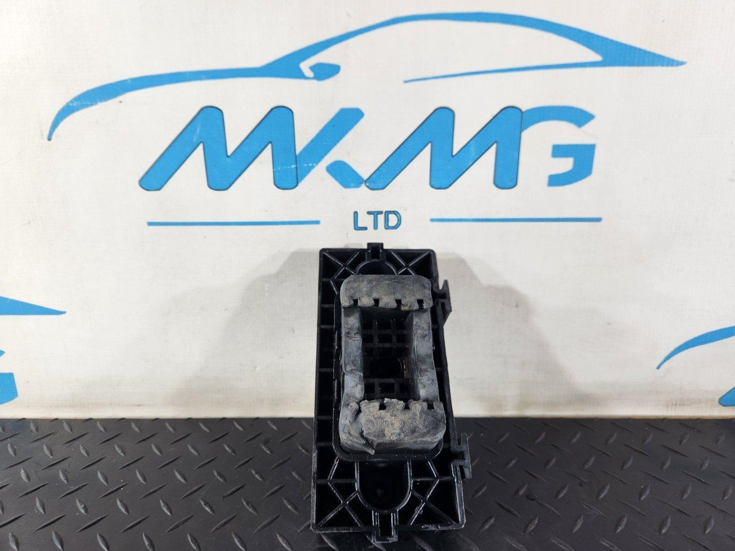 16-19 MERCEDES BENZ GLE W166 JACK SUPPORT MOUNT PAD A1666900334