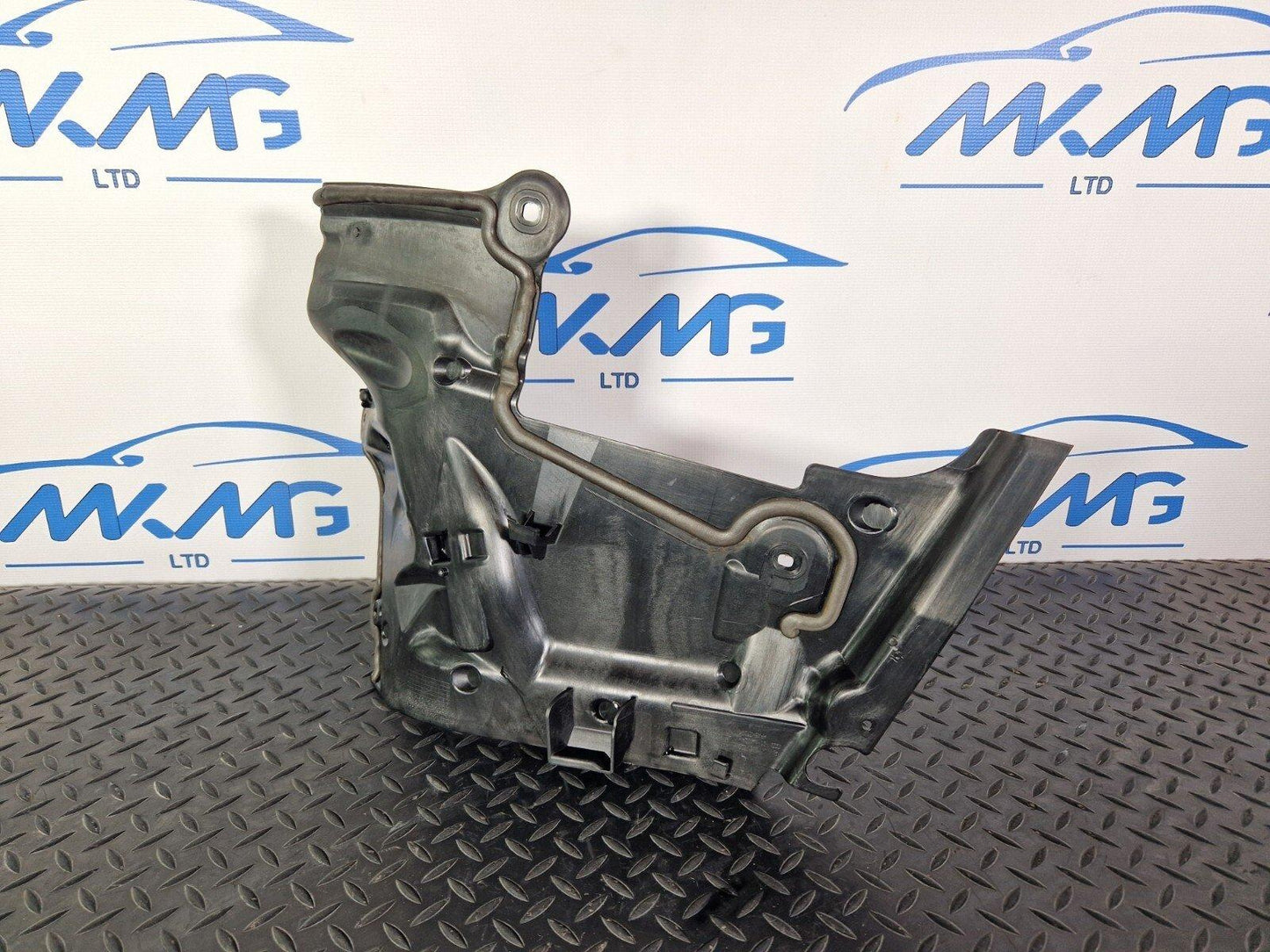 14-21 MERCEDES BENZ C220d W205 ENGINE PROTECTION SHIELD PANEL TRIM A2056205801