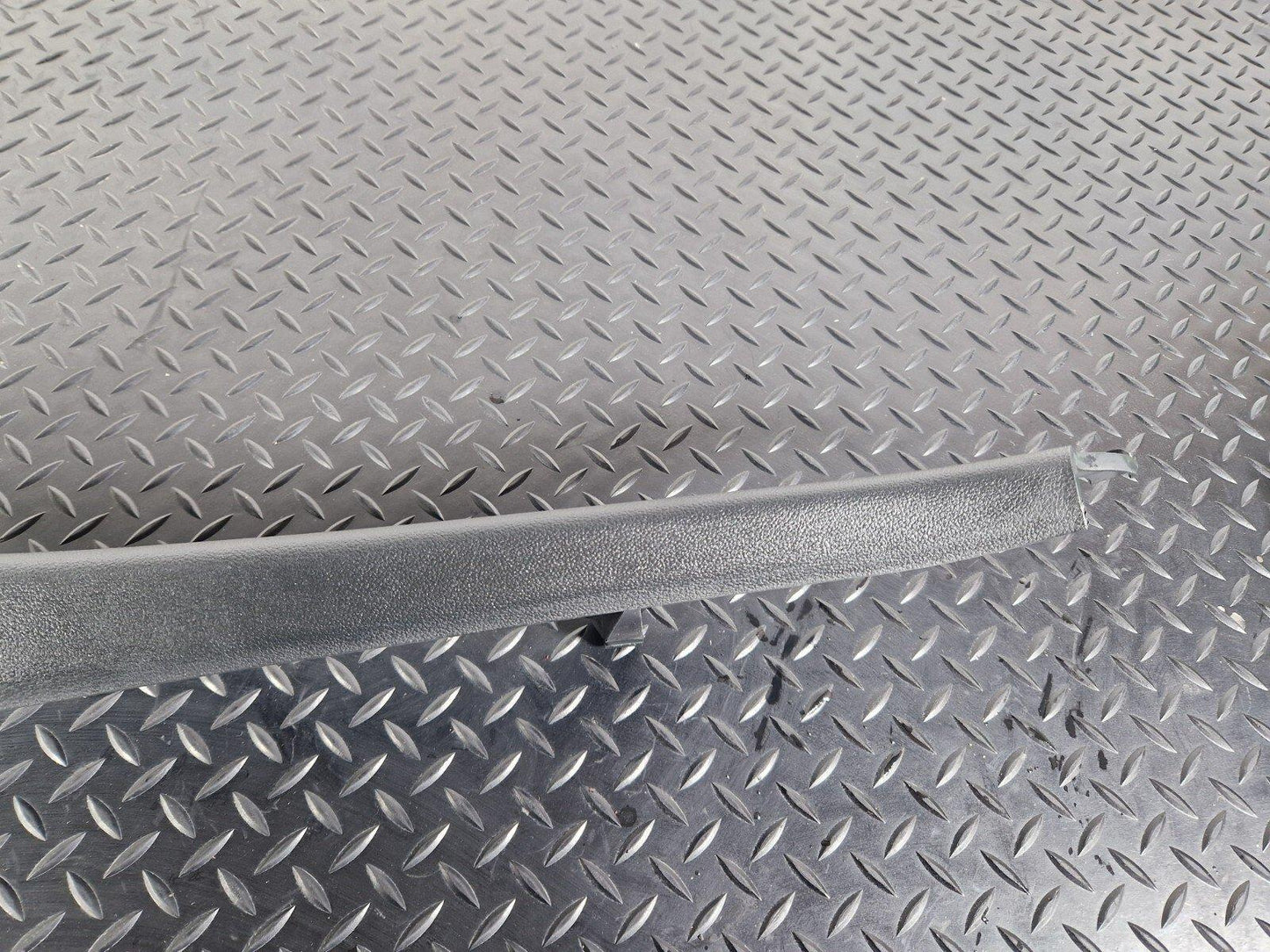 12-18 AUDI A6 C7 GENUINE REAR LEFT LOWER C PILLAR TRIM BLACK 4G0867767A