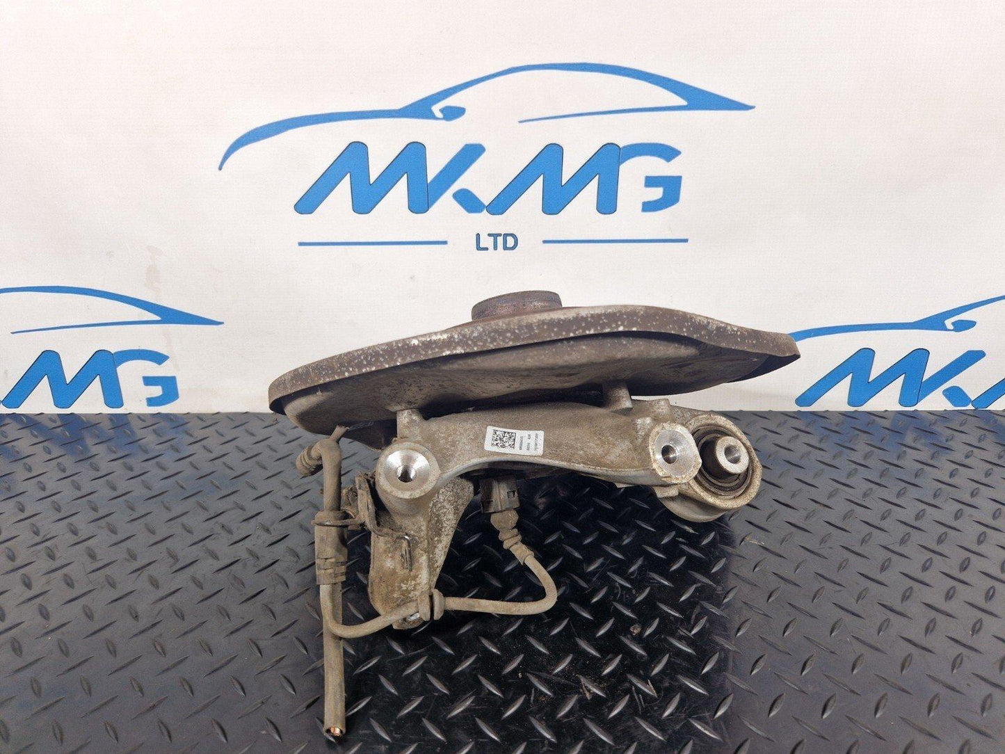 16-19 AUDI A4 B9 AVANT GENUINE REAR RIGHT O/S WHEEL HUB & BEARING 8W0505460E